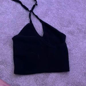 black v neck crop top